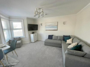 Exquisite apartment, stone throw from the beach